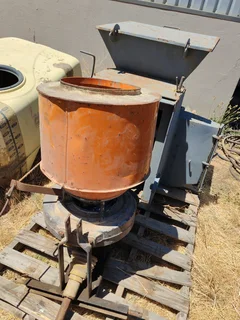 Laaigraafbak met hidrouliese besem-inrol/padbesem