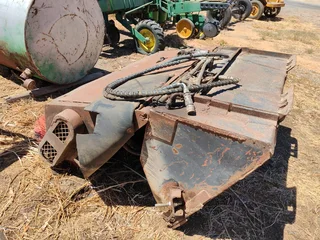 Laaigraafbak met hidrouliese besem-inrol/padbesem