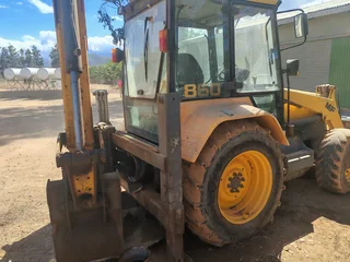 Massey Ferguson 860 4×4 Digger Loader