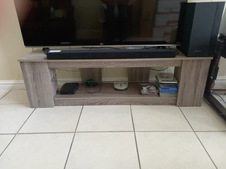 FOR SALE: Stylish TV Stand – 2nd Hand, Great Condition!