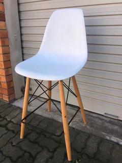 4 x ISLAND CHAIRS / BAR STOOLS. EXCELLENT QUALITY &amp; LIKE NEW (Call - 0847877876)