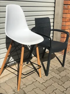 4 x ISLAND CHAIRS / BAR STOOLS. EXCELLENT QUALITY &amp; LIKE NEW (Call - 0847877876)