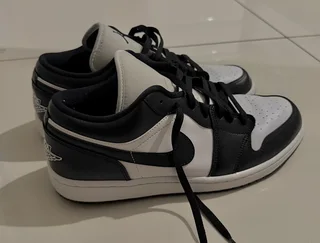 Jordan 1 SE low (4 pairs)