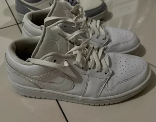 Jordan 1 SE low (4 pairs)