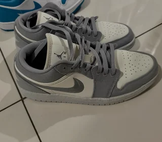 Jordan 1 SE low (4 pairs)