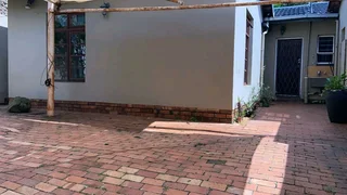2 Bed Garden Cottage Apartment Sandton CBD. Females ONLY