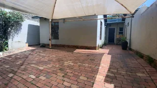 2 Bed Garden Cottage Apartment Sandton CBD. Females ONLY