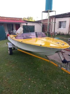 Small 4 seater leisure boat - 50hp Evinrude - Read description for more info -Daspoort Pretoria