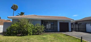 Newly Renovated 3 Bedroom House to Rent in quiet Tygerdal