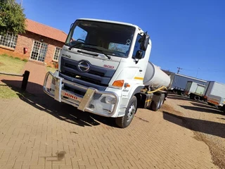 2020 HINO 2836  WATER TANKER