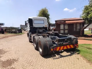 UD 440 Quester Truck Tractor