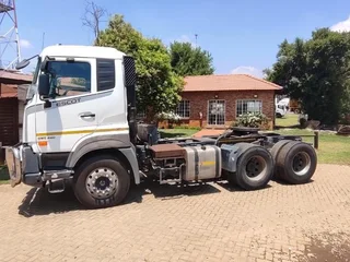 UD 440 Quester Truck Tractor