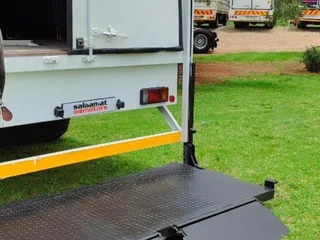 ISUZU 850 Curtain Side Box body