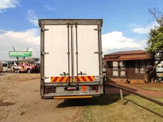 ISUZU FSR 800 TAUT LINER