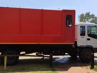 ISUZU Tipper R299000