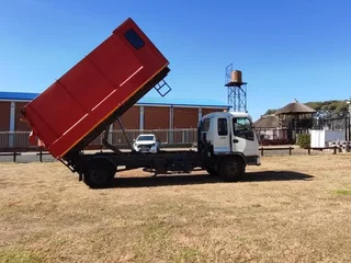ISUZU Tipper R299000