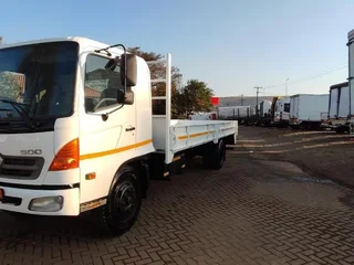 HINO 12-215 8 TON R379000