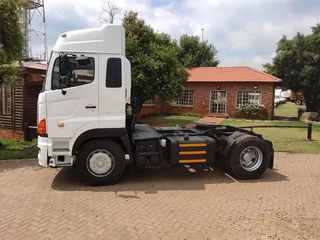 HINO 700 2038 R379000 Truck Tractor
