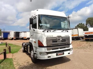 HINO 700 2038 R379000 Truck Tractor