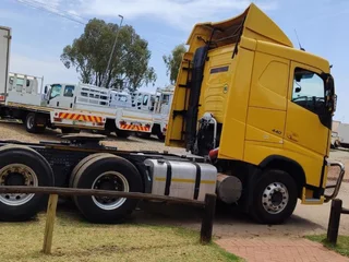 VOLVO FH440  6X4 Truck Tractor