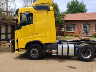 VOLVO FH440  6X4 Truck Tractor