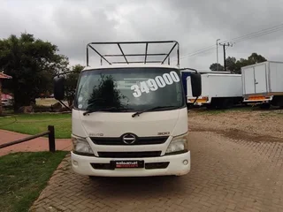 HINO R349000 4 Ton Cattle Rails