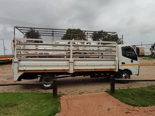 HINO R349000 4 Ton Cattle Rails