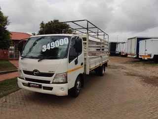 HINO R349000 4 Ton Cattle Rails
