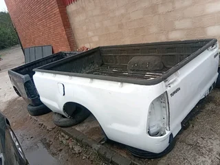 Toyota Hilux D4D long wheelbase bin side handles