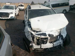 Renault Duster 1.6 Lt Dynamique Stripping For Spares