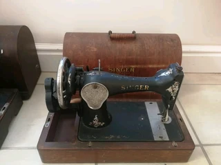 Vintage/antique Singer sewing machines for sale. For display purpose only. One over 100 years old.
