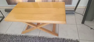 Coffee Table - Crossed legs - Yellow wood