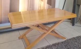 Coffee Table - Crossed legs - Yellow wood