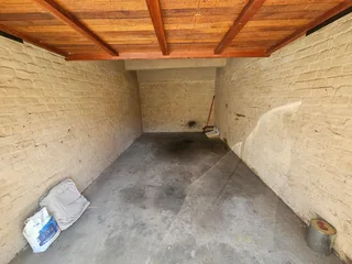 Garage to Rent in Rondebosch