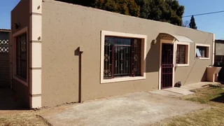 Cottage to rent in Brakpan Central