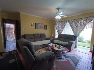 2 Bedroom Townhouse in Uitsig January 2026