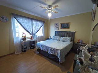 2 Bedroom Townhouse in Uitsig January 2026