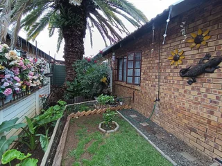 2 Bedroom Townhouse in Uitsig January 2026