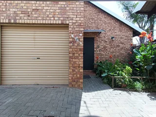 2 Bedroom Townhouse in Uitsig January 2026