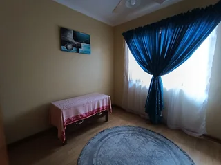 2 Bedroom Townhouse in Uitsig January 2026