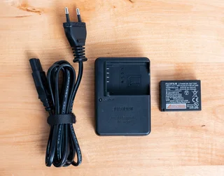 Original Fujifim BC-W126 Battery Charger &#43; NP-W126S Battery