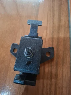 Toyota Hilux mountings all for R600WhatsApp 0772888169