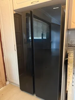 Hisense 514L Double Door Refrigerator- Freezer (side by side) Sleek Black Glass Finish