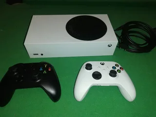 Xbox Series S -  In Good Condition with 2 Remotes - Ready to Go!! R4 500 Cash