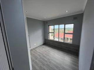 On Auction.  REDUCED - 3 Bedroom duplex apartment in Fairbreeze, Tongaat