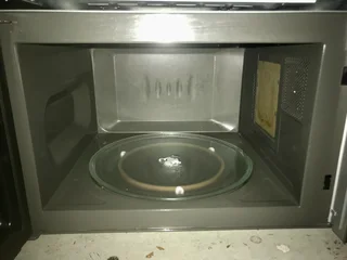 2 x Microwaves - not heating / For spares or repair