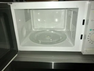 2 x Microwaves - not heating / For spares or repair