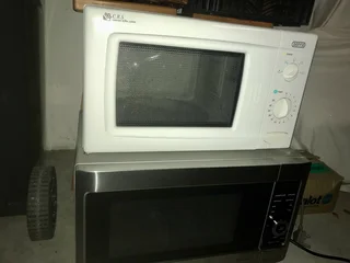 2 x Microwaves - not heating / For spares or repair