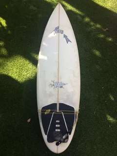 6”2 VUDU thruster short board.