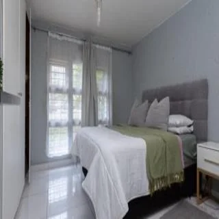 2 Bedroom Unit in Winchester Hills For Sale